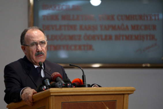'Rahibeli afiş' polemiği büyüyor