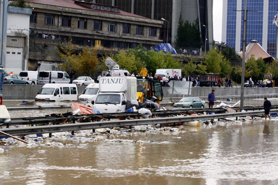Basın Ekspres Yolu, araç trafiğine kapalı