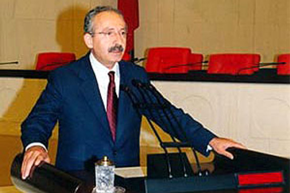 ”Başbakan önce kendi çevresini temizlesin”