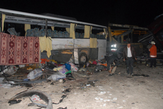 Şanlıurfa'da korkunç kaza: 2 ölü 40 yaralı