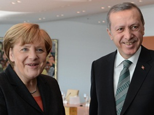Başbakan Merkel'den Erdoğan'a 'itidal' çağrısı