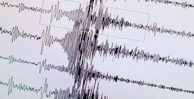 Endonezya'da deprem can aldı