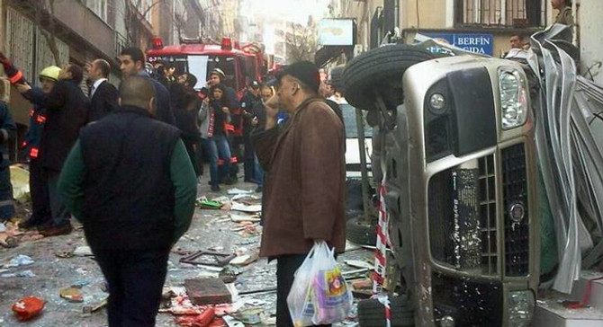 Taksim'de tüp gaz bomba gibi patladı