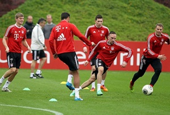 Bayern Münih zirveyi korudu