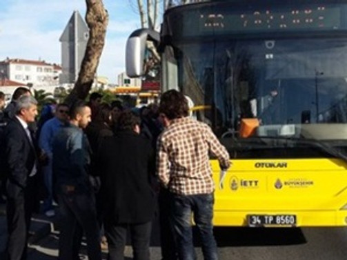 Üniversiteli kız halk otobüsünde vuruldu
