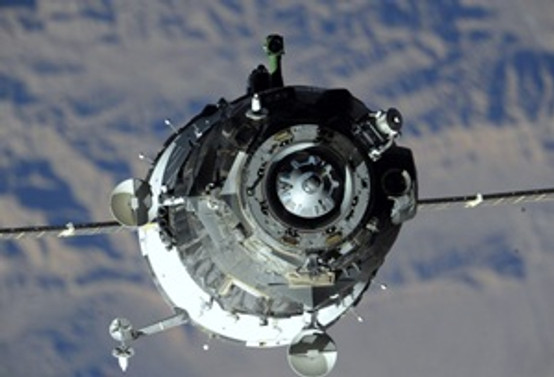 Soyuz üç astronotla dünyaya döndü