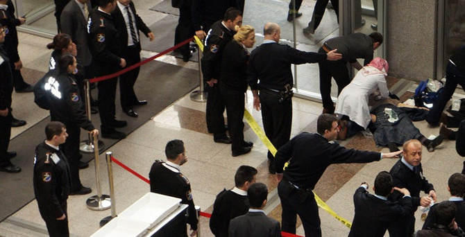 Adliye'de silahlı saldırı: 2 ölü