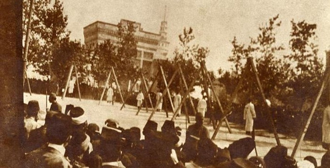 Almanya'da 'soykırım tiyatrosu' gerginliği
