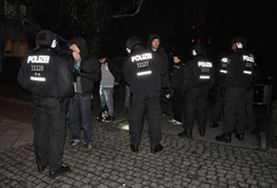 Almanya'da 'devlet baskısı' protesto edildi