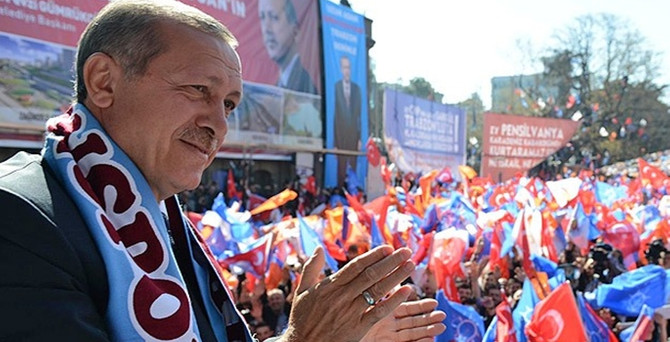 'Ülkeyi yönetenlerin haremine giriyorlar'