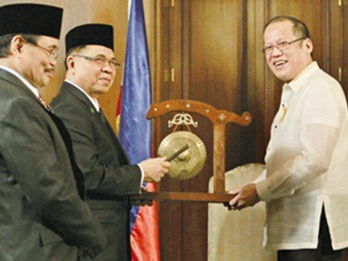 Filipinler'de tarihi anlaşma imzalandı