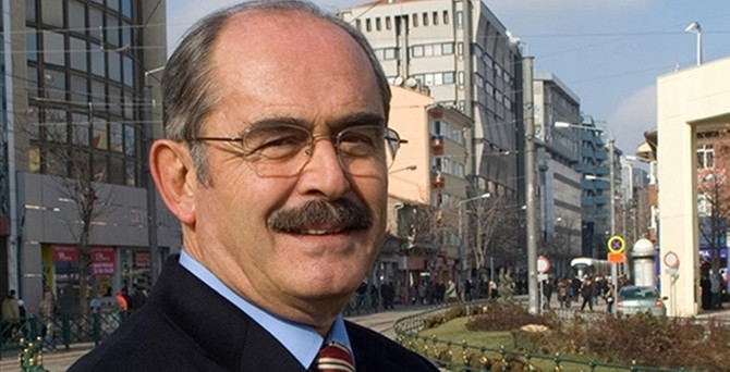 Eskişehir'de Büyükerşen yeniden başkan