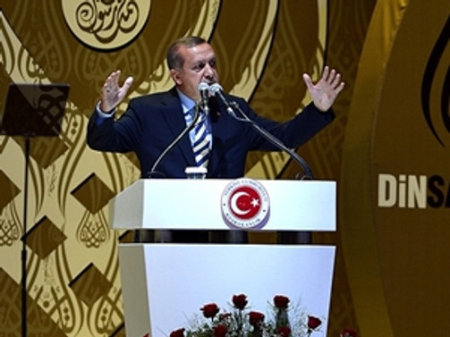 Konuşurken elektrikler kesildi
