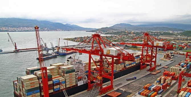 İhracatta fırsat, finansmanda risk