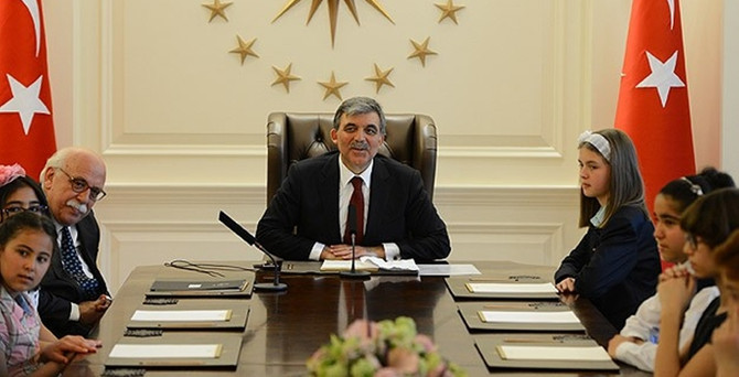 Cumhurbaşkanı Gül öğrencileri kabul etti