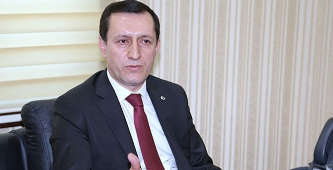'Siyaset yapmak isteyen cübbesini çıkarmalı'