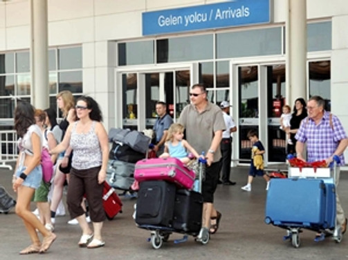 Antalya'daki üç turistten biri Rus