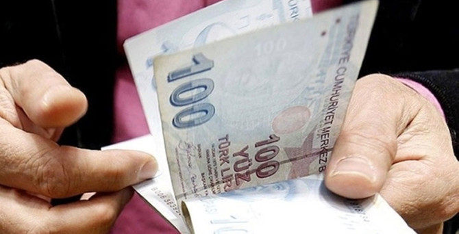 Türk bankalarına Moody's'ten indirim, Fitch'ten övgü geldi!