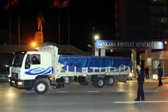 Mühimmat yüklü kamyona takipsizlik kararı