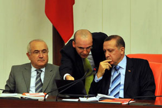 FT: Türkiye'nin sancısı eksik muhalefet