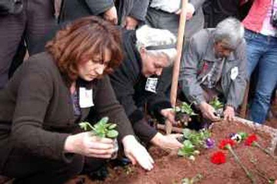 Turhan Selçuk, toprağa verildi