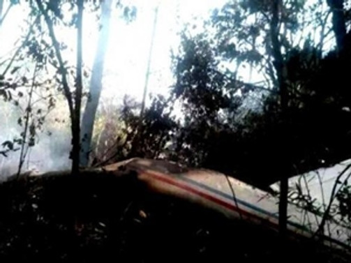 Laos'ta 20 kişi taşıyan askeri uçak düştü