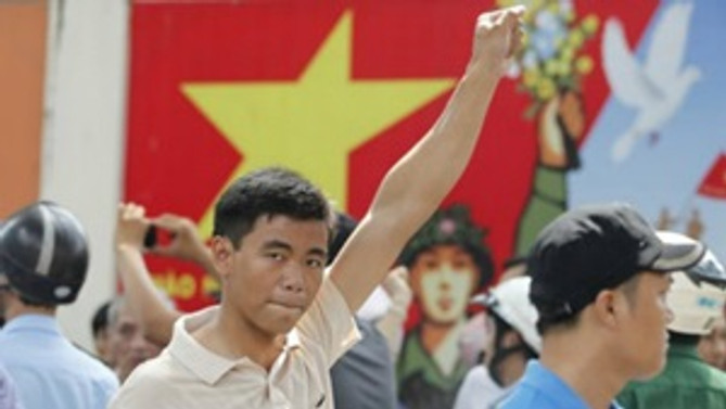 Çin, Vietnam'daki vatandaşlarını tahliye ediyor