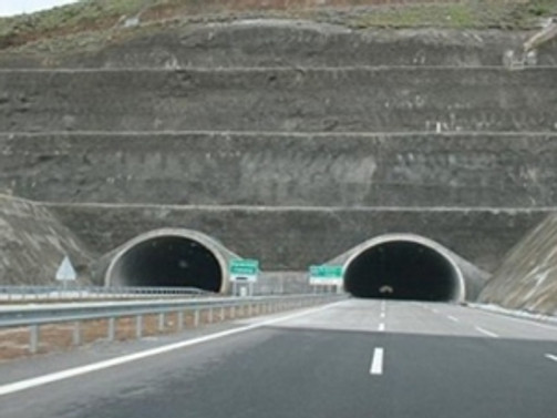 Türkiye'nin en uzun tüneli Ovit'te 9 bin 600 metre yol alındı