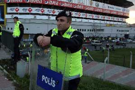 Futbol maçlarında polis sayısı artıyor
