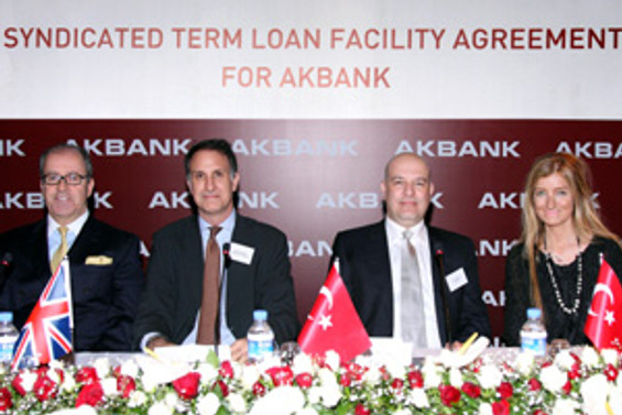 Akbank, kredi için imzayı attı