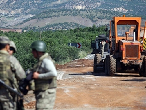 Lice'deki yol kesme eylemine müdahale