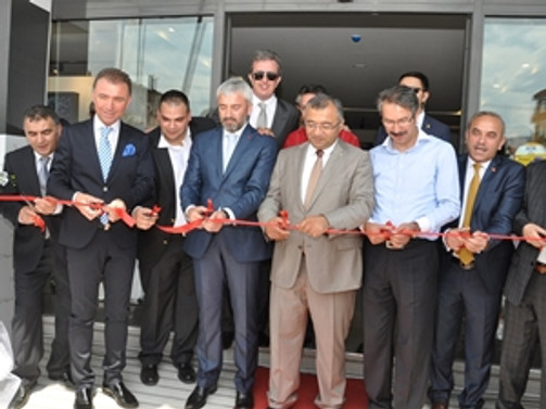Ordu'nun en büyük seramik showroomu açıldı