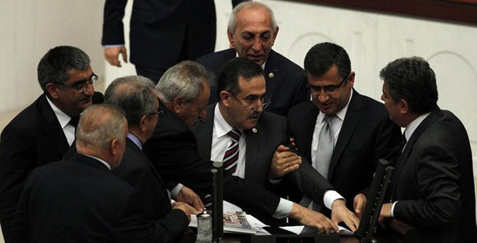 Meclis'te beddua gerilimi