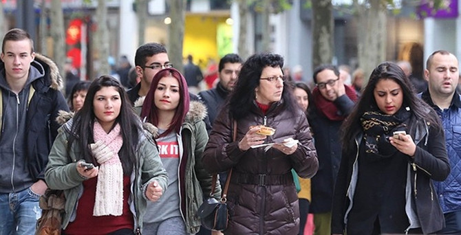 Almanya'da çifte vatandaşlık tasarısı görüşülüyor