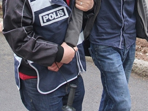 Bayrağın indirilmesiyle ilgili 5 gözaltı