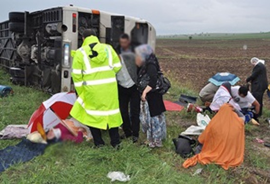 Ankara'da yolcu otobüsü devrildi: 45 yaralı