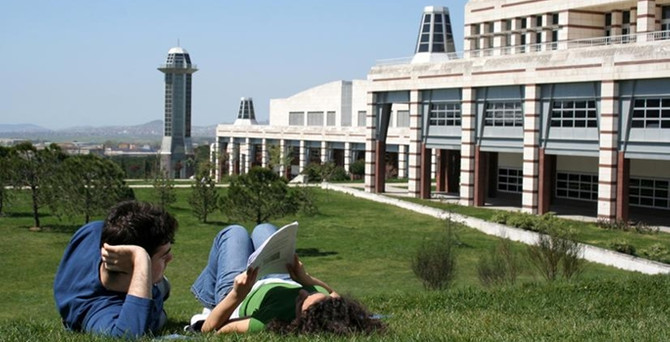Vakıf üniversiteleri diken üstünde