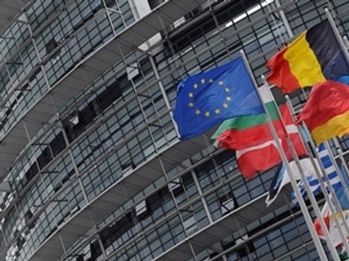 Euro bölgesinin borç sorunu büyümeye devam ediyor