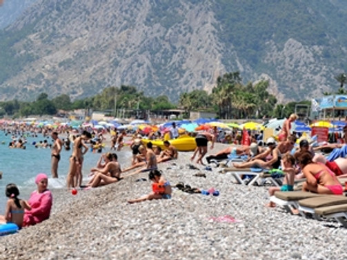 Konyaaltı Plajı halkın kullanımına açıldı