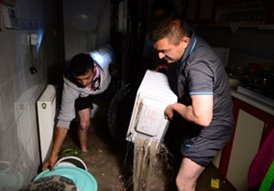Ankara'da sağanak hayatı felç etti