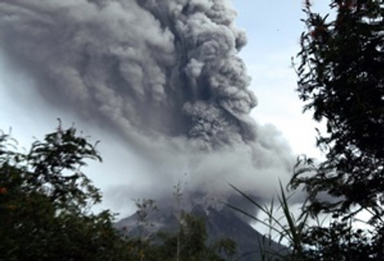 Endonezya’da Sinabung Yanardağı faaliyete geçti