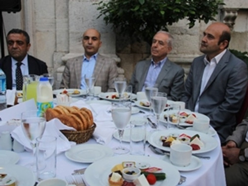 Kiliseden, bıçaklı saldırıya iftarlı yanıt