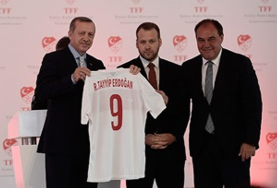 Tribünlerdeki bu dil milletin değerlerini yansıtmıyor