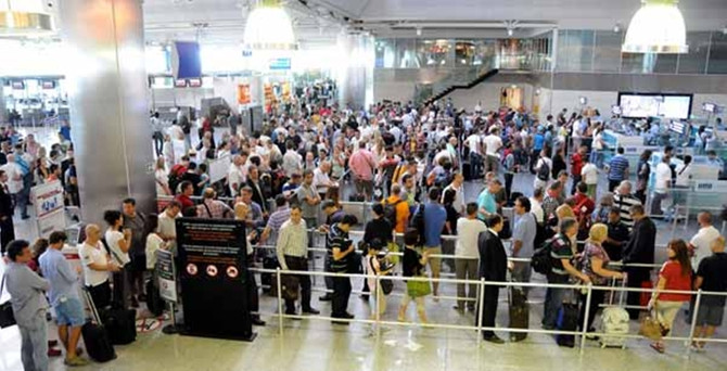 İlk yarıda 75.5 milyon yolcu havalimanlarını kullandı