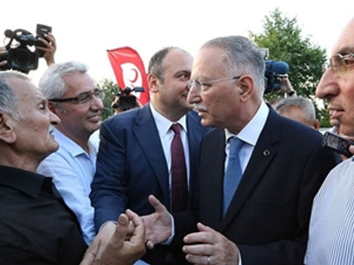 İhsanoğlu ziyaretinde silah patladı!