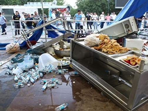 ABD Konsolosluğu'nun iftar programına protesto