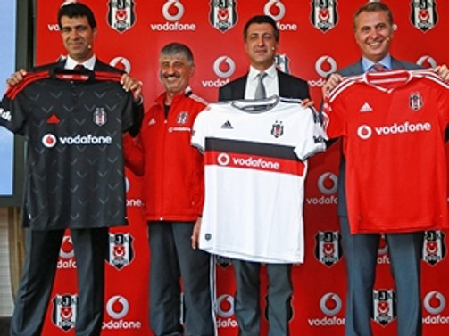 Beşiktaş yeni sezon formalarını tanıttı