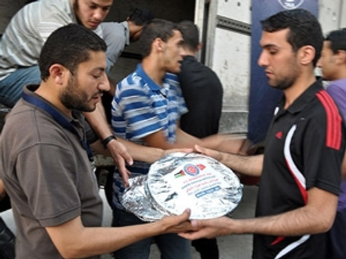 TİKA, Gazze'de 15 bin iftarlık dağıttı