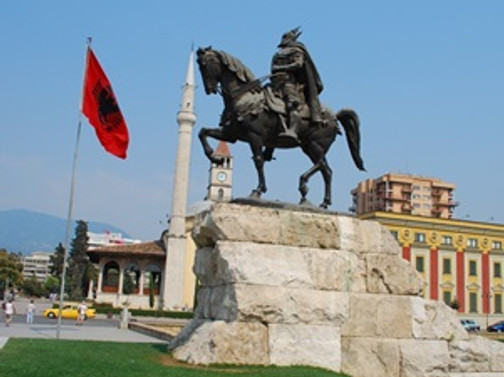 Arnavutluk dört büyükelçiliğini kapatacak