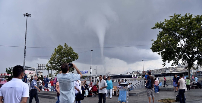 İstanbul'da hortum paniği!
